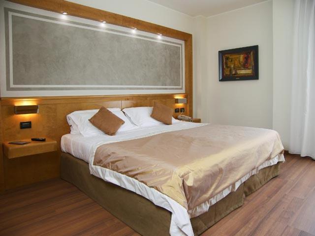 Hotel President Кореджо Екстериор снимка